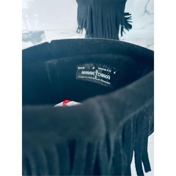 Minnetonka Women’s 3 Layer Black Fringe Boots - Picture 7 of 7